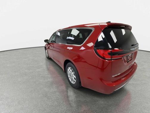 Red Hot Pearlcoat 2026 Chrysler Pacifica L