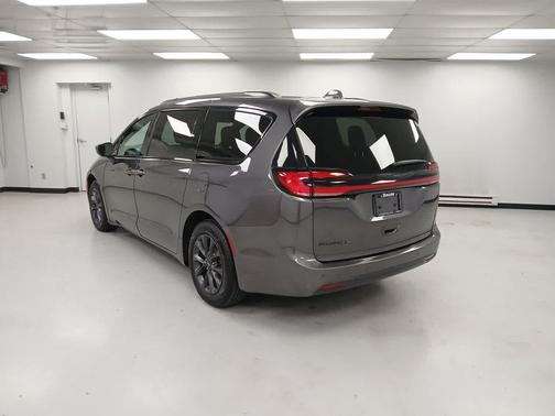 2021 Chrysler Pacifica Touring
