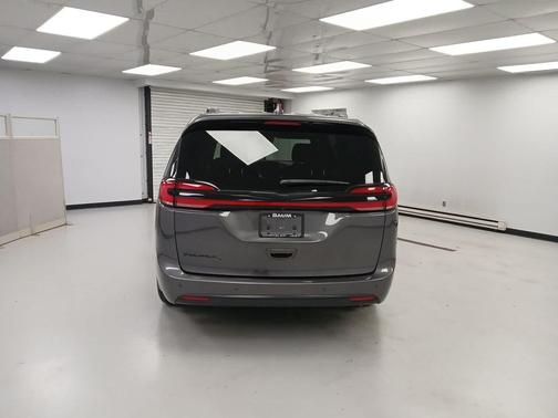 2021 Chrysler Pacifica Touring