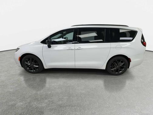 Bright White Clearcoat 2026 Chrysler Pacifica L