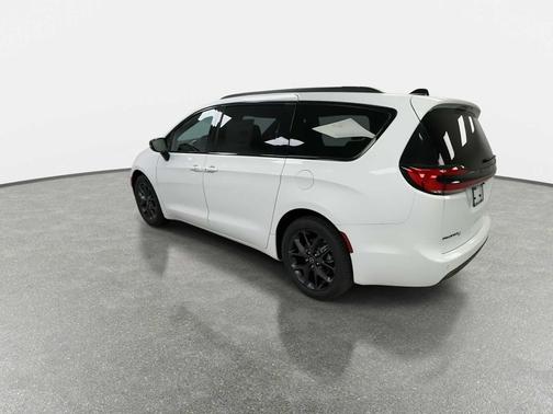 Bright White Clearcoat 2026 Chrysler Pacifica L