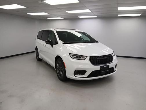 2026 Chrysler Pacifica L