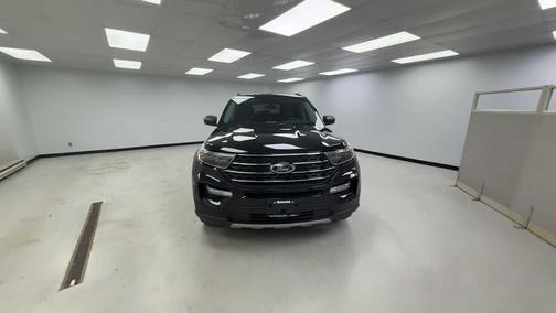 AGATE BLACK METALLIC 2022 Ford Explorer XLT