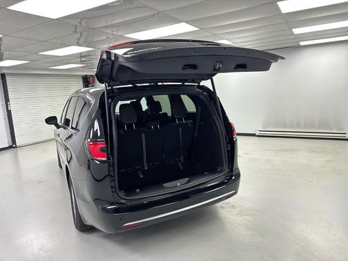 2026 Chrysler Pacifica L