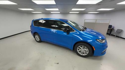 Hydro Blue Pearlcoat 2026 Chrysler Pacifica L