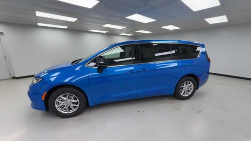 Hydro Blue Pearlcoat 2026 Chrysler Pacifica L