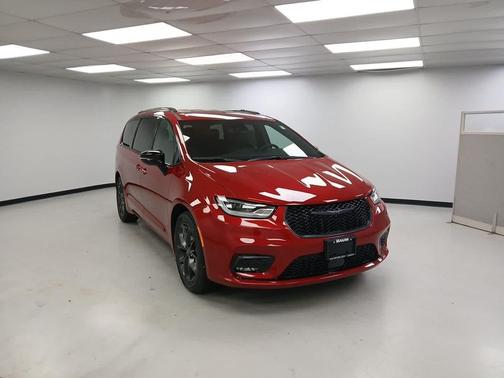 2026 Chrysler Pacifica L