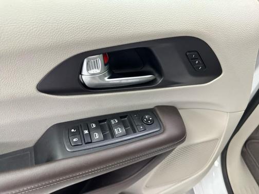 Bright White Clearcoat 2020 Chrysler Pacifica Touring L