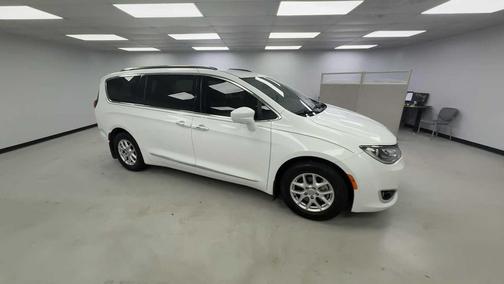 Bright White Clearcoat 2020 Chrysler Pacifica Touring L