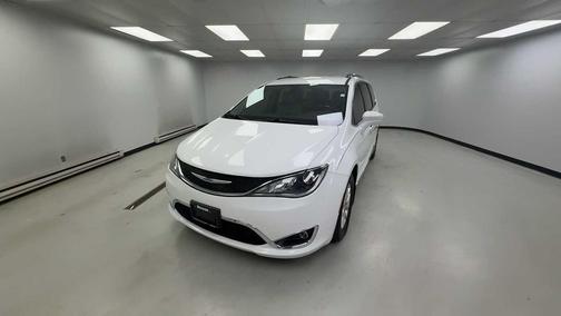 Bright White Clearcoat 2020 Chrysler Pacifica Touring L