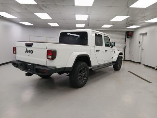 2026 Jeep Gladiator Sport S