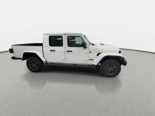 Bright White Clearcoat 2026 Jeep Gladiator Sport S