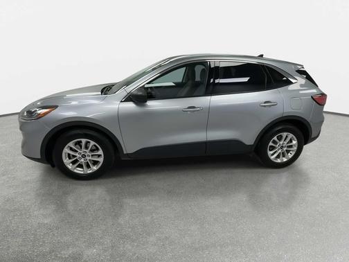 ICONIC SILVER 2022 Ford Escape SE