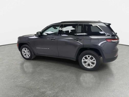 Baltic Gray Metallic Clearcoat 2023 Jeep Grand Cherokee Limited