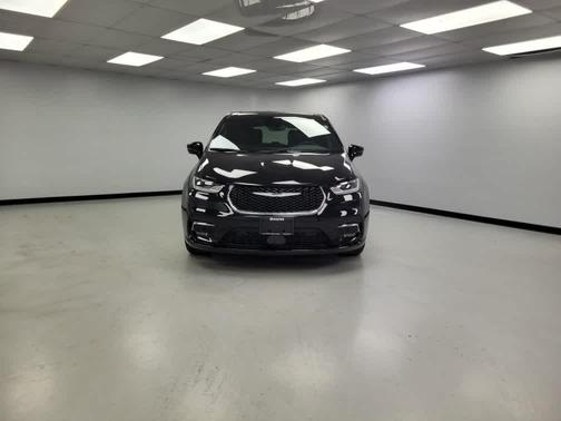 2025 Chrysler Pacifica L