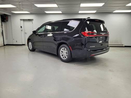 2025 Chrysler Pacifica L