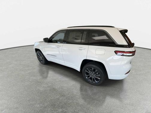Bright White Clearcoat 2026 Jeep Grand Cherokee Limited