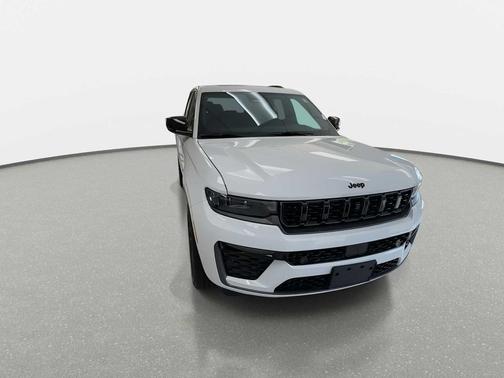 Bright White Clearcoat 2026 Jeep Grand Cherokee Limited
