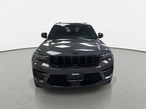 Baltic Gray Metallic Clearcoat 2022 Jeep Grand Cherokee Altitude