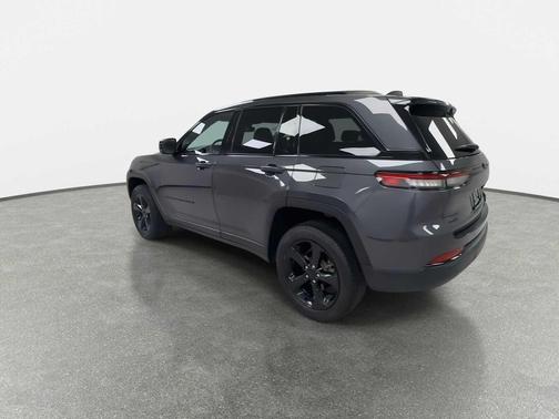 Baltic Gray Metallic Clearcoat 2022 Jeep Grand Cherokee Altitude
