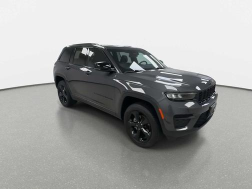Baltic Gray Metallic Clearcoat 2022 Jeep Grand Cherokee Altitude