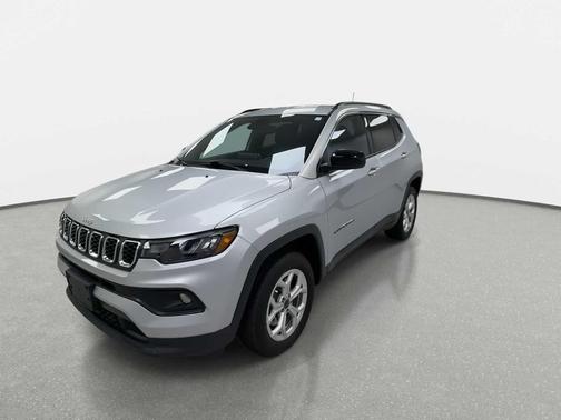 Silver Zynith Metallic Clearcoat 2025 Jeep Compass Latitude