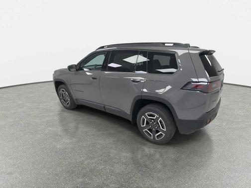 Sting-Gray Clearcoat 2026 Jeep Cherokee Laredo 4x4