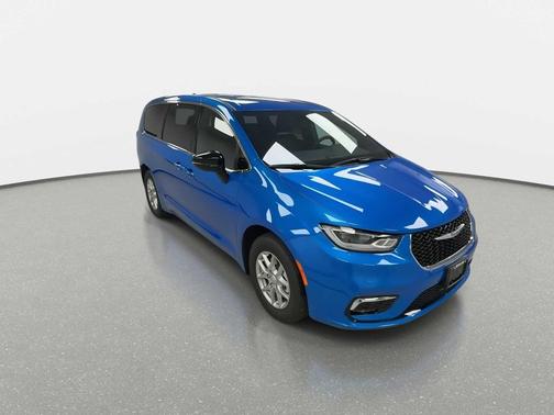 Hydro Blue Pearlcoat 2026 Chrysler Pacifica L