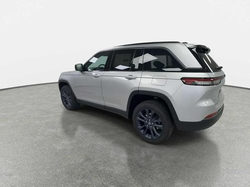 Silver Zynith 2026 Jeep Grand Cherokee 85th Anniversay Edition 4x4