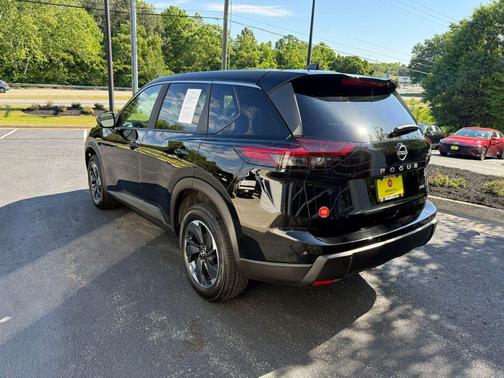 Super Black 2025 Nissan Rogue SV