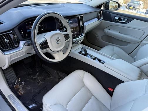 2024 Volvo S60 B5 Core Dark Theme