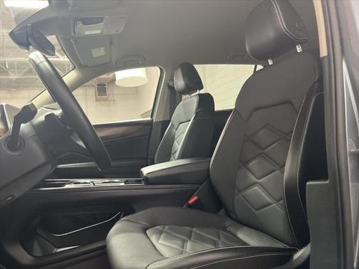 2024 Volkswagen Atlas 2.0T SE w/Technology 4MOTION