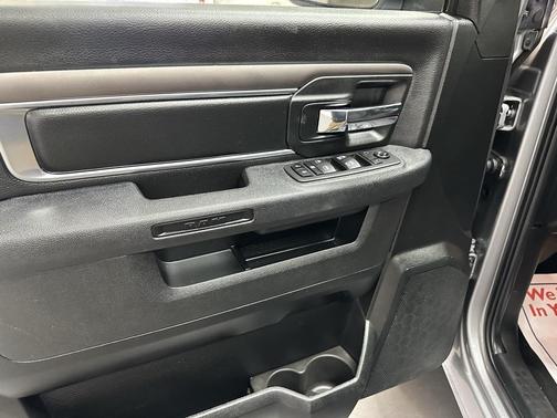 2024 RAM 1500 Classic Warlock Crew Cab 4x4 5'7' Box