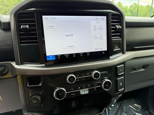 AGATE BLACK METALLIC 2025 Ford F-150 XLT
