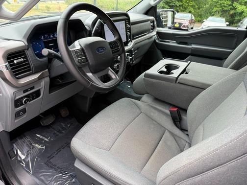 AGATE BLACK METALLIC 2025 Ford F-150 XLT