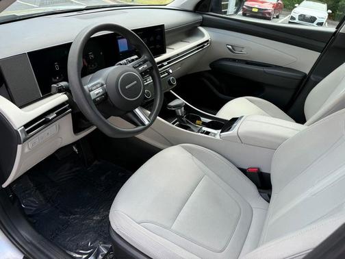 Shimmering Silver 2025 Hyundai TUCSON SEL