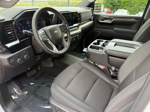 Summit White 2026 Chevrolet Silverado 1500 LT
