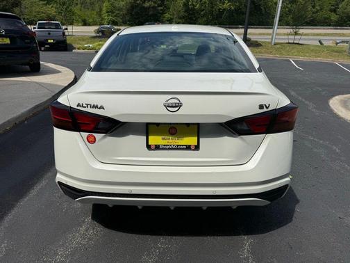 Pearl White Tricoat 2024 Nissan Altima 2.5 SV