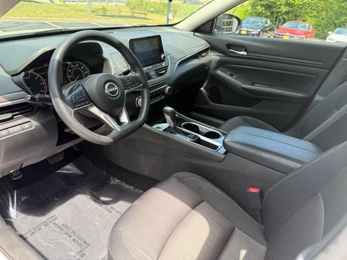 Pearl White Tricoat 2024 Nissan Altima 2.5 SV