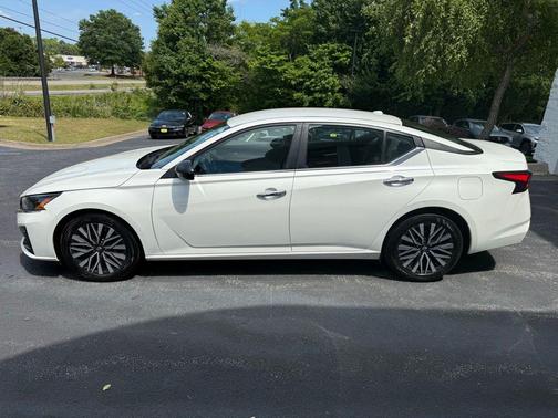 Pearl White Tricoat 2024 Nissan Altima 2.5 SV
