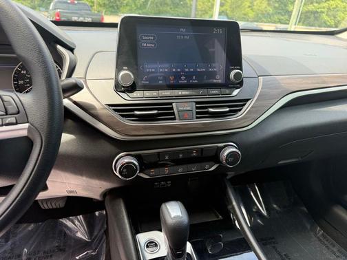 Pearl White Tricoat 2024 Nissan Altima 2.5 SV