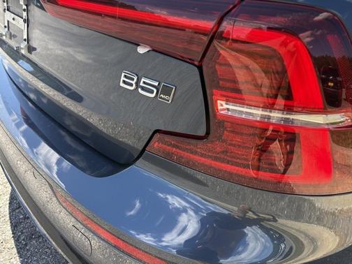 2024 Volvo S60 B5 Core Dark Theme