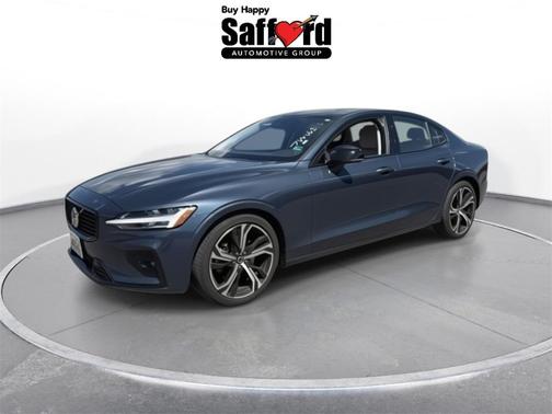 2024 Volvo S60 B5 Core Dark Theme