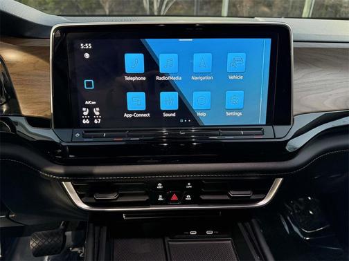 2024 Volkswagen Atlas 2.0T SE w/Technology 4MOTION