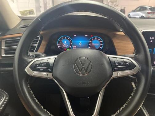 2025 Volkswagen Atlas 2.0T SE w/Technology 4MOTION
