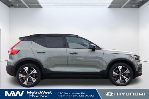 2022 Volvo XC40 Recharge Pure Electric P8 Twin Plus