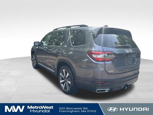 Modern Steel Metallic 2025 Honda Pilot Elite