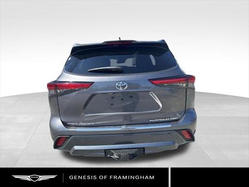 2022 Toyota Highlander Platinum