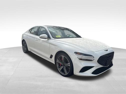 Uyuni White 2025 Genesis G70 3.3T AWD Sport Advanced