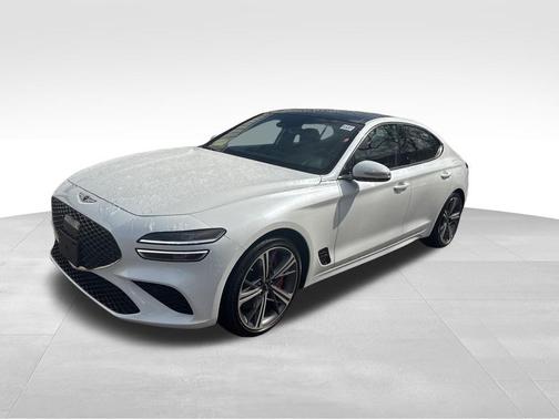 Uyuni White 2025 Genesis G70 3.3T AWD Sport Advanced